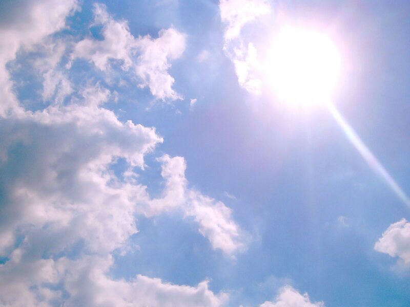 地表飆60℃，這衣服能暴降14℃！一探全球熱浪下的矛盾對決